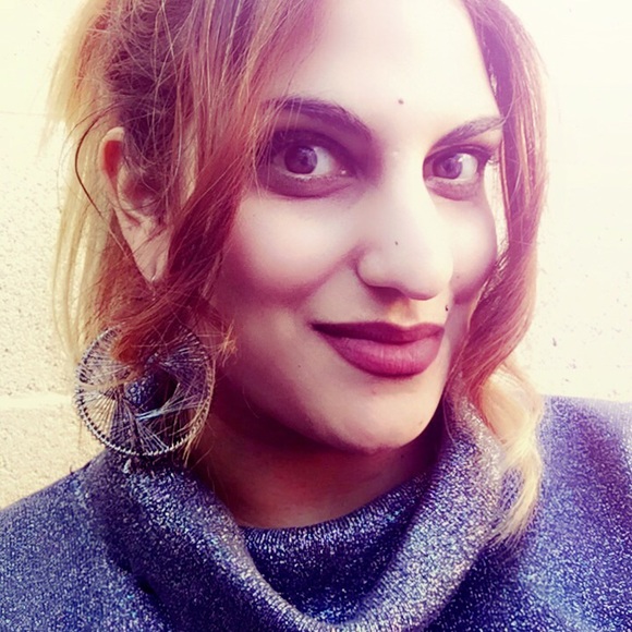 Meet your Posher, Holly - Picture 1 of 1